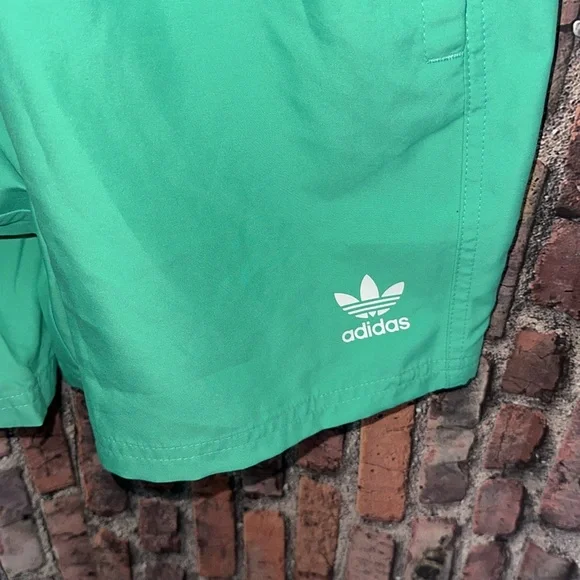 adidas ORIGINALS MENS ADICOLOR ESSENTIALS SWIM SHORTS size Mediumnew with tags